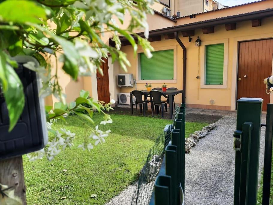 Apartament La Casa Di Davide Con Giardino E Garage Werona Zewnętrze zdjęcie